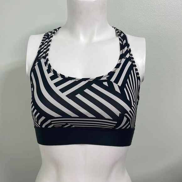 Victoria’s Secret Victoria Sport
Racerback sports bra - Picture 1 of 5